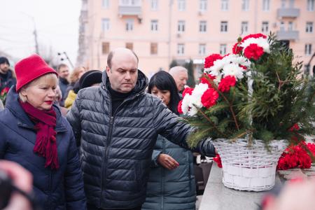 Рязанские депутаты-коммунисты приняли участие в возложении цветов к Вечному огню на площади Победы