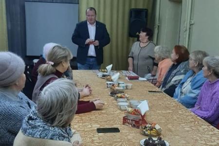 Лидер ивановских коммунистов Александр Бойков посетил волонтёров Юрьевецкого района