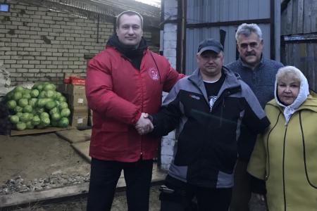 Коммунисты приступили к раздаче гуманитарной помощи в брянском приграничье