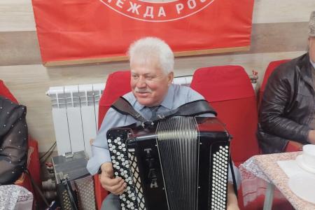 Карачаево-Черкесские коммунисты провели акцию ко Дню матери