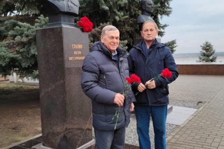 Сталинградские коммунисты: За возвращение имени И.В. Сталина нашему городу-герою!