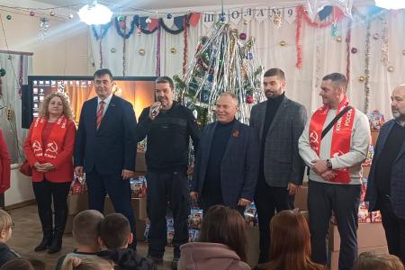 Мелитополь. Первый день рабочей поездки Александра Ющенко: внимание школам, детским садам и поддержке детей в новых регионах