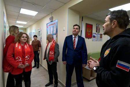 День второй рабочей поездки Александра Ющенко в Херсонскую и Запорожскую области: встречи со школьниками, поддержка военнослужащих и работа на полигонах