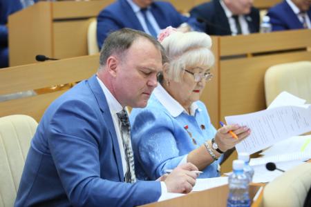 Газета «Коммунист»: куда несется Россия на всех скоростях – большой вопрос...