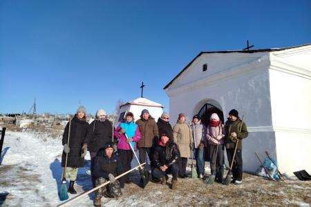 Коммунисты Забайкалья привели в порядок Некрополь декабристов