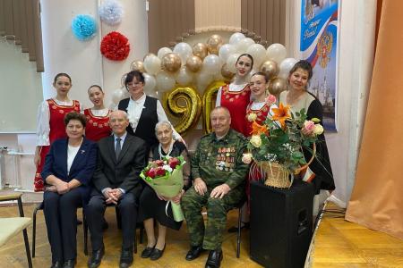 Воронеж: юбилей Риммы Ивановны Харахурсах, ветерана Коммунистической партии, руководителя детского фольклорного ансамбля "Желанушка" и музея "Русская песня"