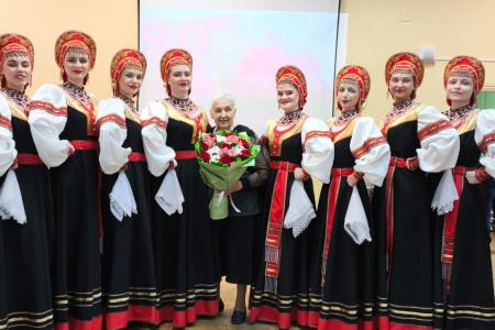 Воронеж: юбилей Риммы Ивановны Харахурсах, ветерана Коммунистической партии, руководителя детского фольклорного ансамбля "Желанушка" и музея "Русская песня"