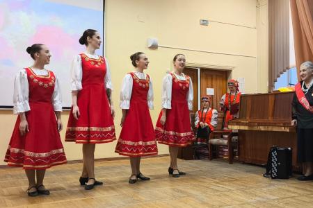 Воронеж: юбилей Риммы Ивановны Харахурсах, ветерана Коммунистической партии, руководителя детского фольклорного ансамбля "Желанушка" и музея "Русская песня"