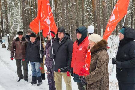 Тюменские коммунисты почтили память И.В. Сталина в День его 146-летия