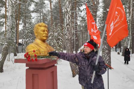 Тюменские коммунисты почтили память И.В. Сталина в День его 146-летия