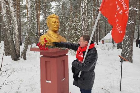 Тюменские коммунисты почтили память И.В. Сталина в День его 146-летия