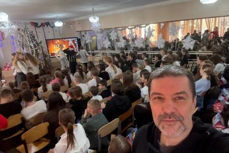 Александр Ющенко с делегацией КПРФ доставил новогодние подарки детям Мелитополя