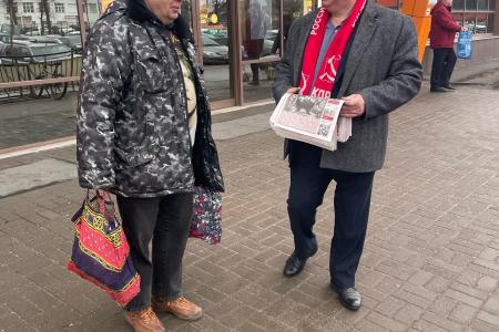 «Красные в городе». В Костроме коммунисты продолжают серию агитрейдов про распространению ноябрьского выпуска газеты «Что делать?»