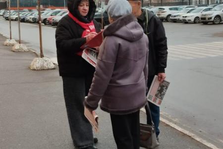 «Красные в городе». В Костроме коммунисты продолжают серию агитрейдов про распространению ноябрьского выпуска газеты «Что делать?»