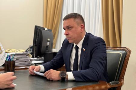 Сенатор Айрат Гибатдинов обсудил с заместителем министра просвещения РФ Андреем Николаевым развитие образовательной инфраструктуры в Ульяновской области