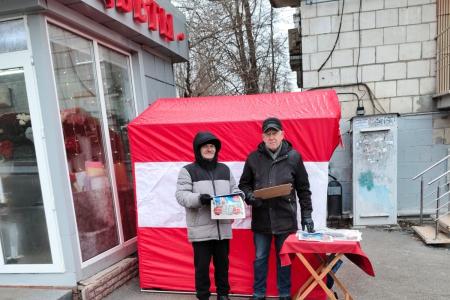 Сталинградская праздничная Красная палатка зовет на Народный референдум КПРФ!