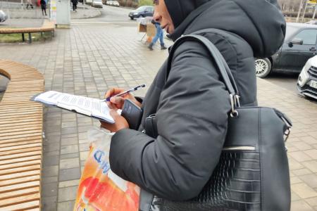 Сталинградская праздничная Красная палатка зовет на Народный референдум КПРФ!