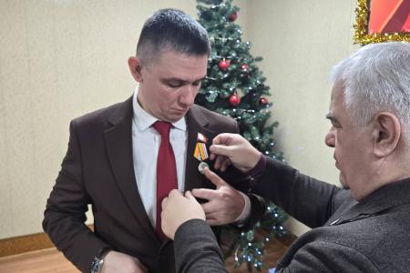 В Луганске с рабочим визитом: делегация КПРФ во главе с Казбеком Тайсаевым провела серию встреч накануне Нового года