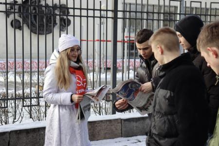 Коммунисты подарили волгоградцам праздник и частичку истории