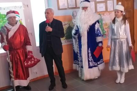 Краснодарский край. Н.И. Осадчий поздравил учеников сельской школы с Новым годом и Рождеством