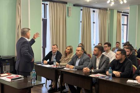 Лидер коммунистов Новосибирской области Анатолий Локоть поделился со слушателями Центра политической учебы своим управленческим опытом