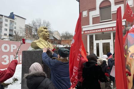 «Не только руководитель Советского государства, но и революционер». Пензенские коммунисты отметили 146-летие со Дня рождения И.В. Сталина