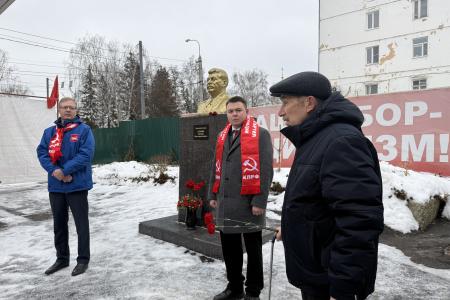 «Не только руководитель Советского государства, но и революционер». Пензенские коммунисты отметили 146-летие со Дня рождения И.В. Сталина