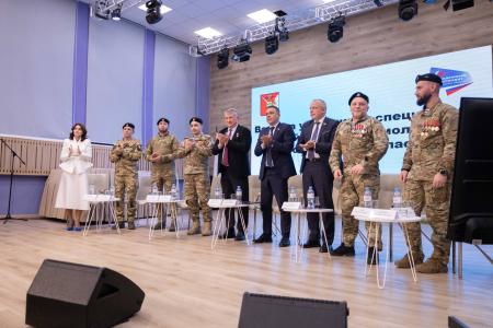 Сенатор Айрат Гибатдинов провел встречу со школьниками, кадетами и студентами в Вологде