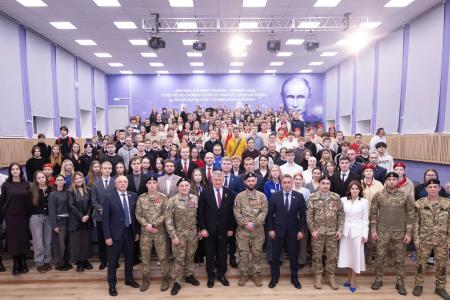 Сенатор Айрат Гибатдинов провел встречу со школьниками, кадетами и студентами в Вологде
