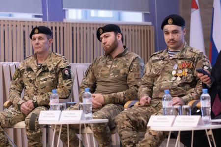 Сенатор Айрат Гибатдинов провел встречу со школьниками, кадетами и студентами в Вологде