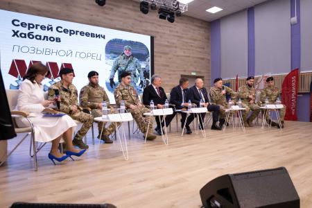 Сенатор Айрат Гибатдинов провел встречу со школьниками, кадетами и студентами в Вологде