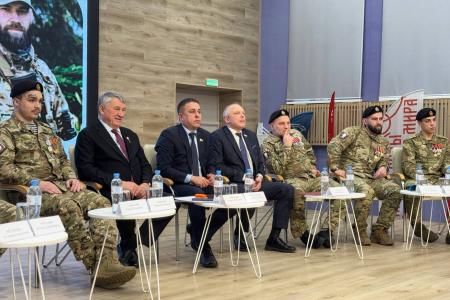 Сенатор Айрат Гибатдинов провел встречу со школьниками, кадетами и студентами в Вологде