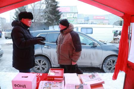 В Омске «красные палатки» продолжают свою работу в поддержку Народного референдума КПРФ