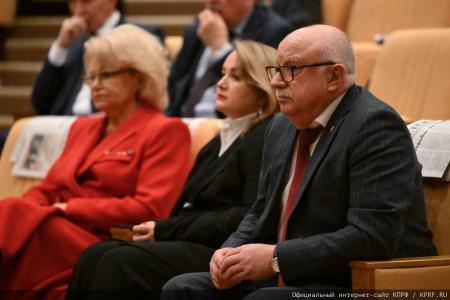 Под председательством Г.А. Зюганова состоялось итоговое в 2025 году заседание фракции КПРФ в Госдуме и секретариата ЦК КПРФ