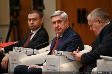 Под председательством Г.А. Зюганова состоялось итоговое в 2025 году заседание фракции КПРФ в Госдуме и секретариата ЦК КПРФ