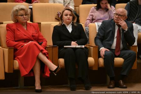 Под председательством Г.А. Зюганова состоялось итоговое в 2025 году заседание фракции КПРФ в Госдуме и секретариата ЦК КПРФ