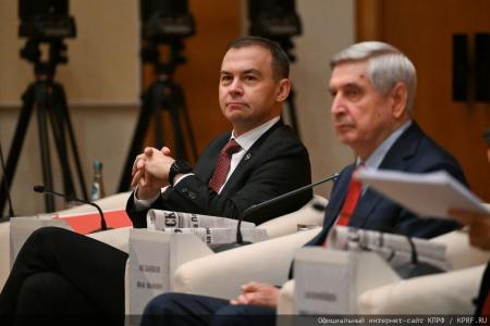 Под председательством Г.А. Зюганова состоялось итоговое в 2025 году заседание фракции КПРФ в Госдуме и секретариата ЦК КПРФ