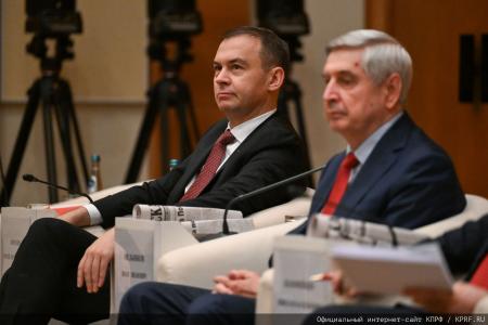 Под председательством Г.А. Зюганова состоялось итоговое в 2025 году заседание фракции КПРФ в Госдуме и секретариата ЦК КПРФ
