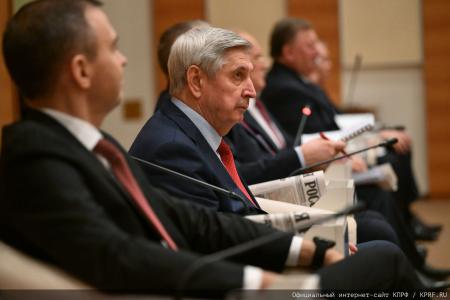Под председательством Г.А. Зюганова состоялось итоговое в 2025 году заседание фракции КПРФ в Госдуме и секретариата ЦК КПРФ