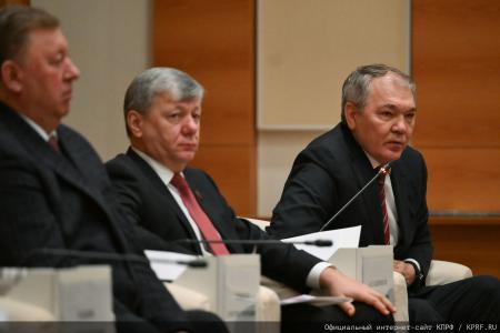 Под председательством Г.А. Зюганова состоялось итоговое в 2025 году заседание фракции КПРФ в Госдуме и секретариата ЦК КПРФ