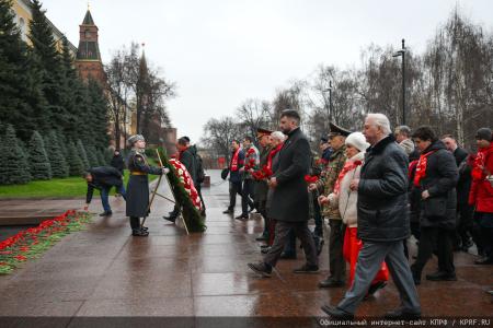 Коммунисты отметили годовщину начала контрнаступления советских войск под Москвой