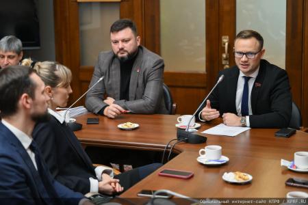 В Госдуме спортсменам вручили благодарственные письма и памятные награды от КПРФ