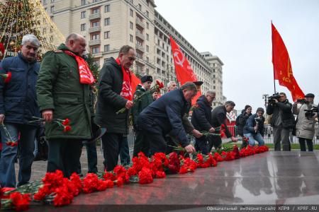 Коммунисты отметили годовщину начала контрнаступления советских войск под Москвой