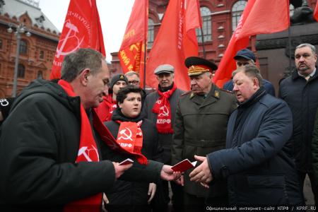 Коммунисты отметили годовщину начала контрнаступления советских войск под Москвой