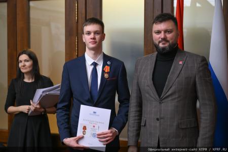 В Госдуме спортсменам вручили благодарственные письма и памятные награды от КПРФ