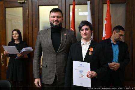 В Госдуме спортсменам вручили благодарственные письма и памятные награды от КПРФ