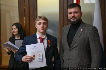 В Госдуме спортсменам вручили благодарственные письма и памятные награды от КПРФ