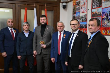 В Госдуме спортсменам вручили благодарственные письма и памятные награды от КПРФ
