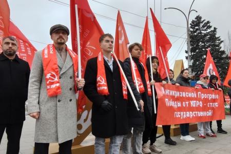 «НЕТ - тарифному и ценовому грабежу! Да - социально-экономическому благополучию людей труда!». Ростовские коммунисты провели митинг против повышения тарифов на услуги ЖКХ