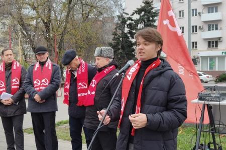 «НЕТ - тарифному и ценовому грабежу! Да - социально-экономическому благополучию людей труда!». Ростовские коммунисты провели митинг против повышения тарифов на услуги ЖКХ